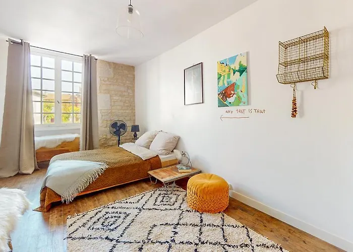 Mit Charakter Und Terrasse In Perfekter Lage * Verteuil-sur-Charente