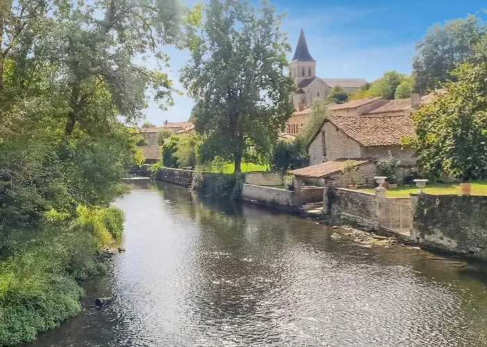 Mit Charakter Und Terrasse In Perfekter Lage * Verteuil-sur-Charente